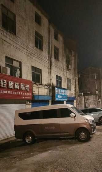 武进大桥下西南方向一排民房往西